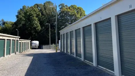 Exterior of storage units at Volunteer Storage Chapman.