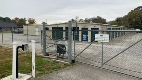 Exterior of facility gate and keypad at Volunteer Storage Chapman.