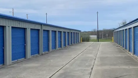 Storage Crib West outdoor units with wide aisles